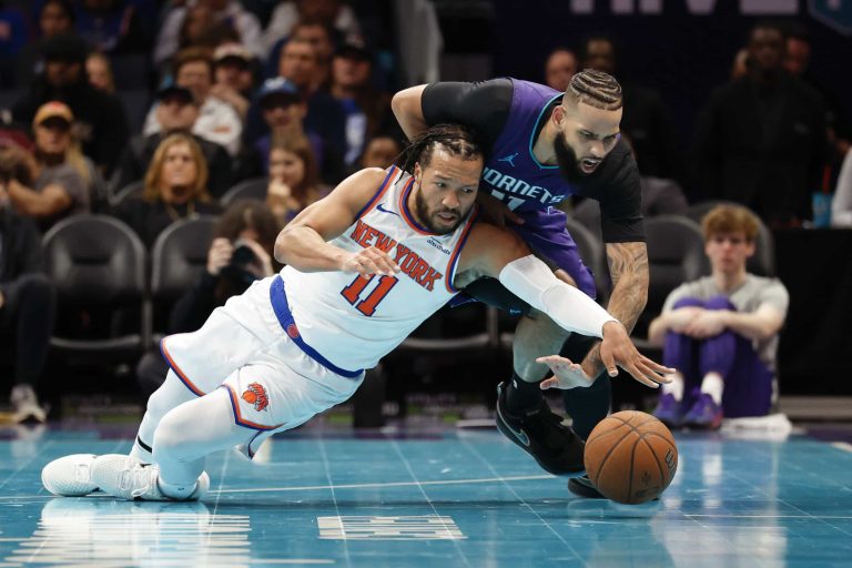 Jalen Brunson, Knicks hold on to edge Hornets