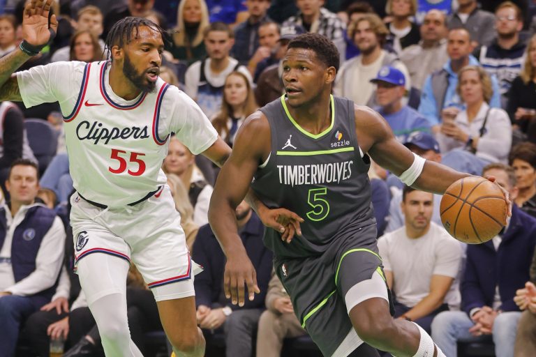 Timberwolves stop 4-game skid, fends off Clippers