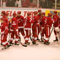 Dramatic Finale: Red Wings Outshine Islanders in Last-Minute NHL Showdown