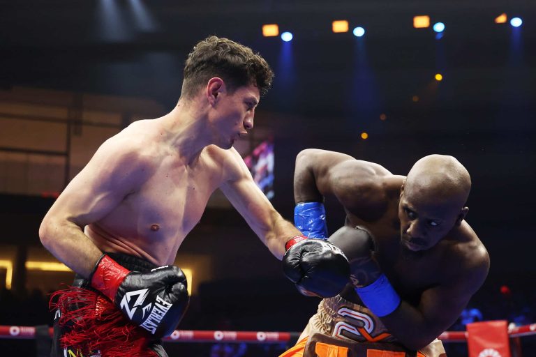 William Zepeda beats Tevin Farmer by tight split decision